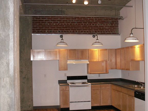 5th image of 1627 Washington Ave APT 303