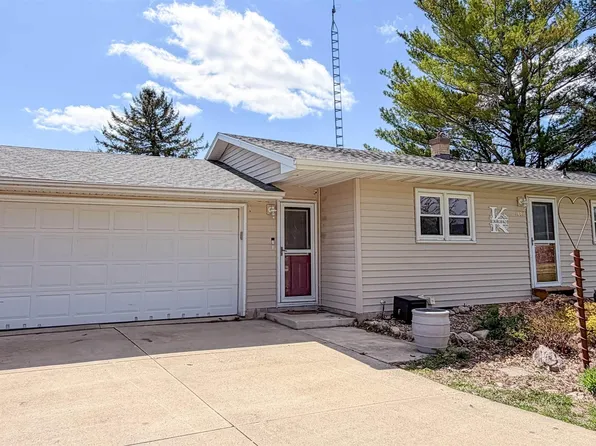 1307 Vale Dr, Hampton, IA 50441