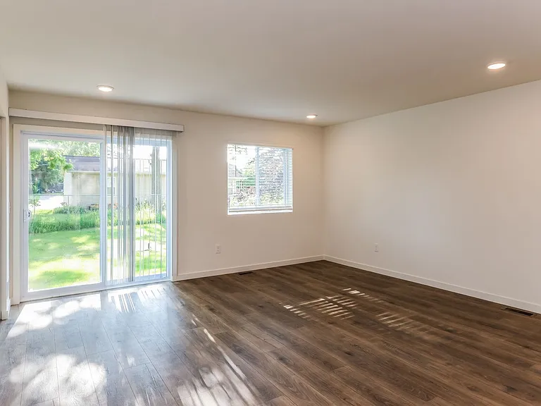 934 Maple Ave — Photo 6