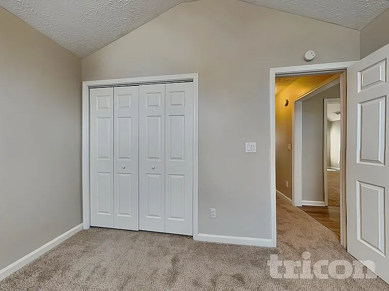 2051 Meadowglen Ln — Photo 15