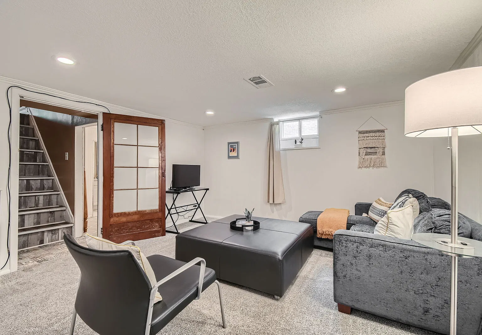 2 bed, 1000 sqft, $1,600 — Photo 3