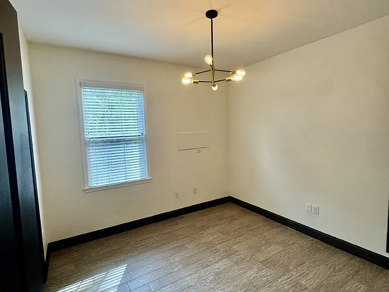 331 N Trask St — Photo 13