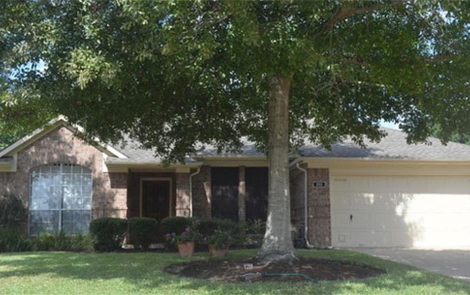 1st image of 213 Hollander Ct