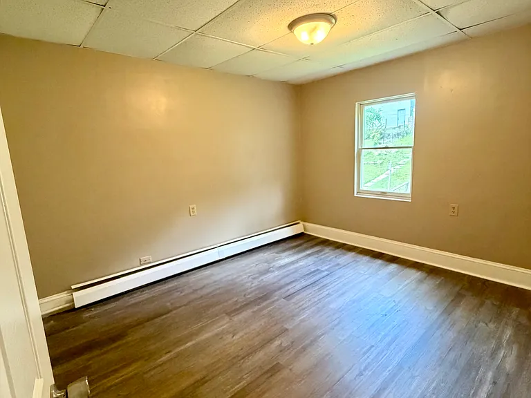 418 Center Ave — Photo 11