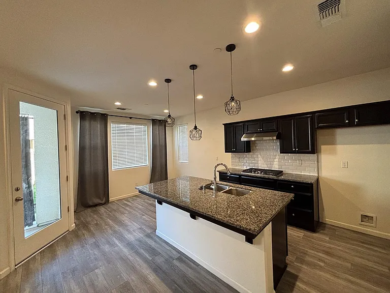 827 Fir St W — Photo 13