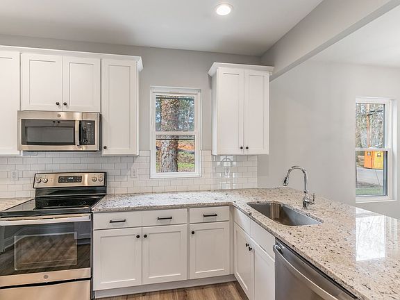 4th image of 424 Red Oak Ave