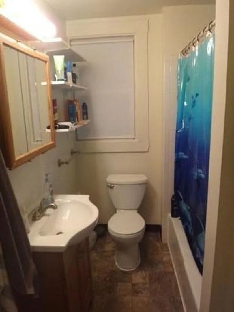 Mission Hill 4 Bed | Modern Kitchen | Laundry On Site | No Broker Fee — Photo 4