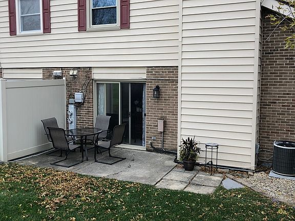 2nd image of 15707 Chesterfield Ln