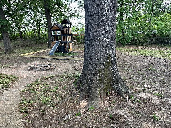 5th image of 345 Greenwood Ave