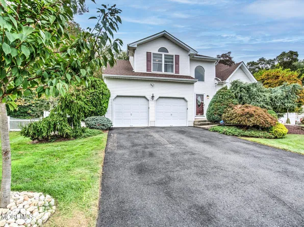 10 Silverbrooke Circle, Howell, NJ 07731