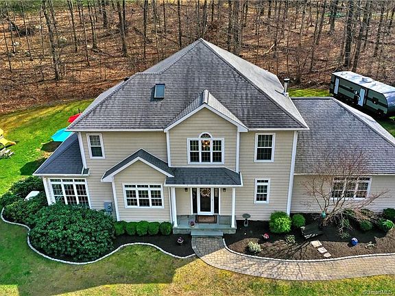 2nd image of 104 Woodcutters Dr