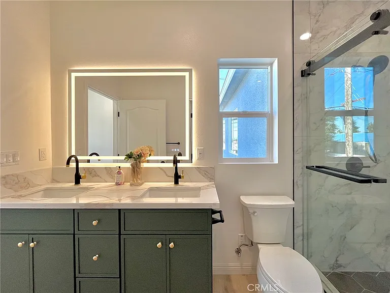 938 E Sandra Ave — Photo 22