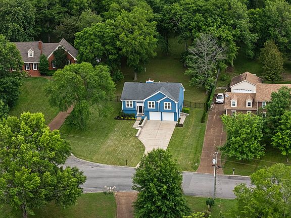 5th image of 806 Rockwood Dr
