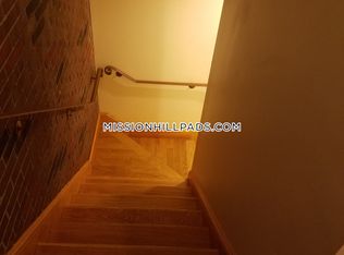 204 Warren St APT 4, Boston, MA 02119