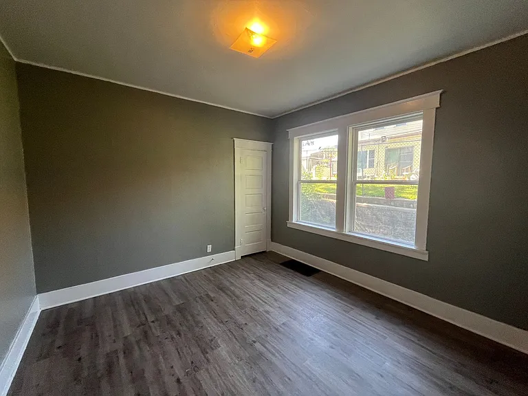 306 Lampert St — Photo 6