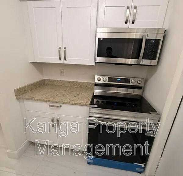 968 W 9th St #B2 — Photo 5