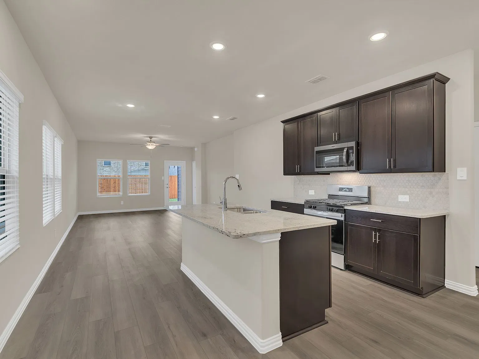 4 bed, 1605 sqft, $2,200 — Photo 3