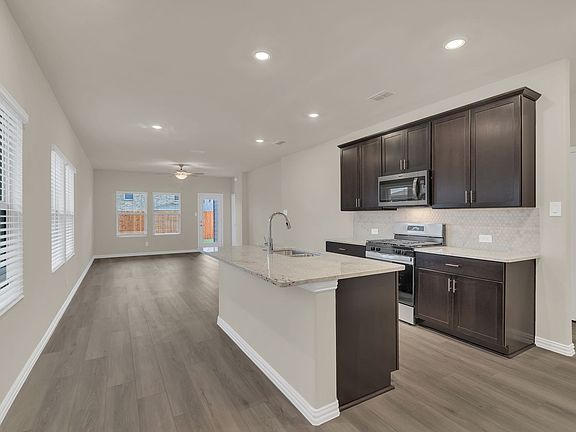 3rd image of 500 Weller Rd