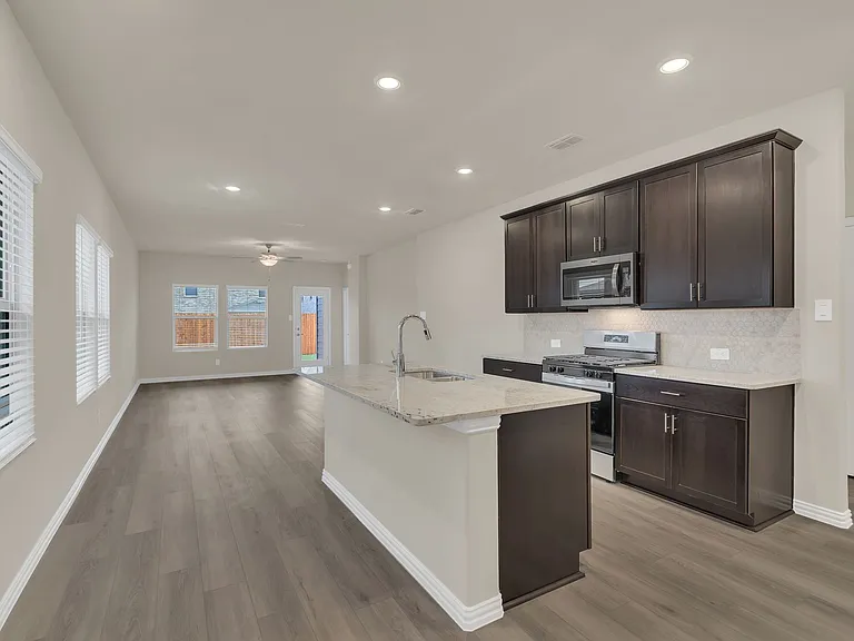 500 Weller Rd — Photo 3