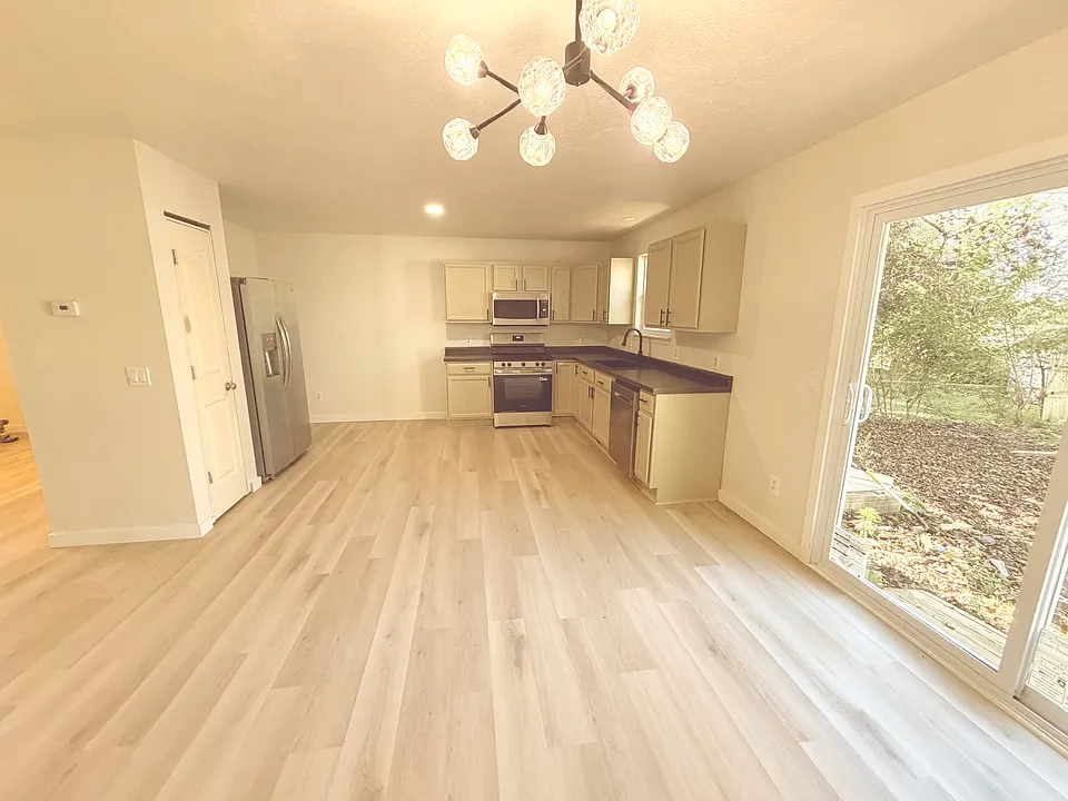 221 Hargrave Rd