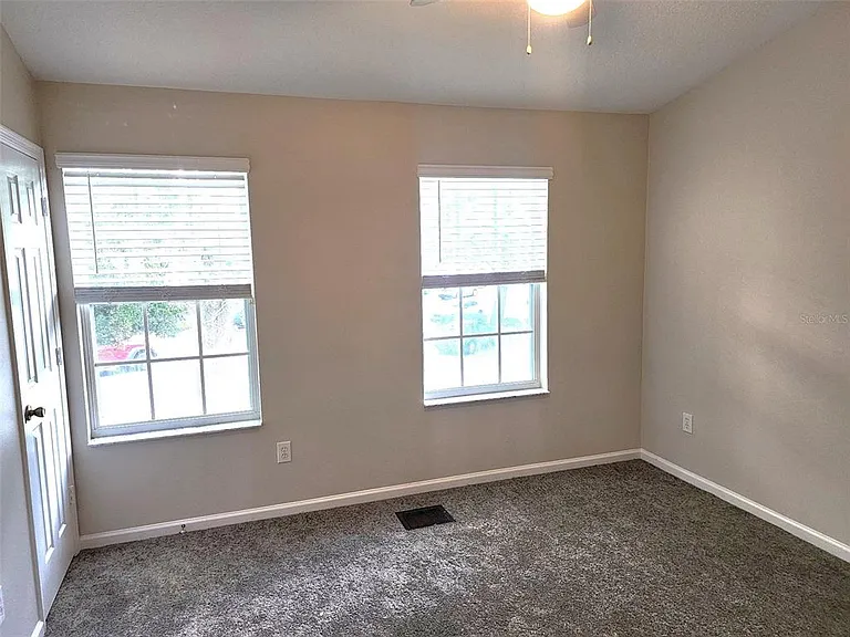 902 Vineland Pl — Photo 17