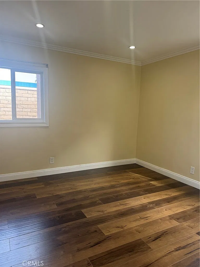 3 bed, 850 sqft, $3,500 — Photo 1