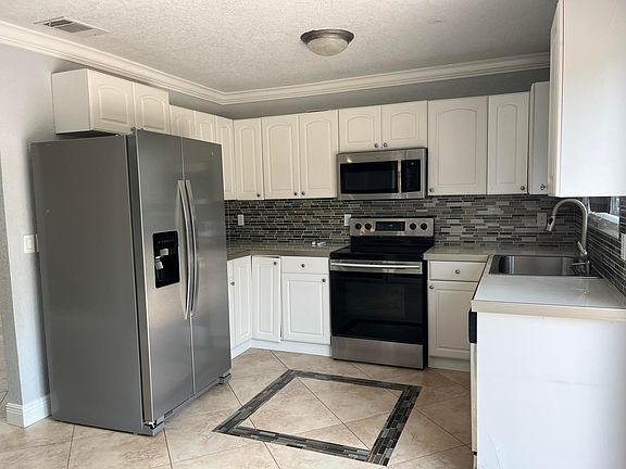5th image of 698 SW Bridgeport Drive