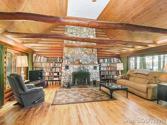 3rd image of 6154 E Woodside Ln