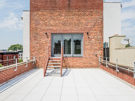 5th image of 619 Throop Ave #4R