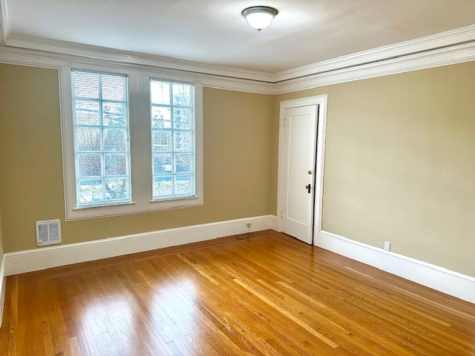 2409 College Ave — Photo 3