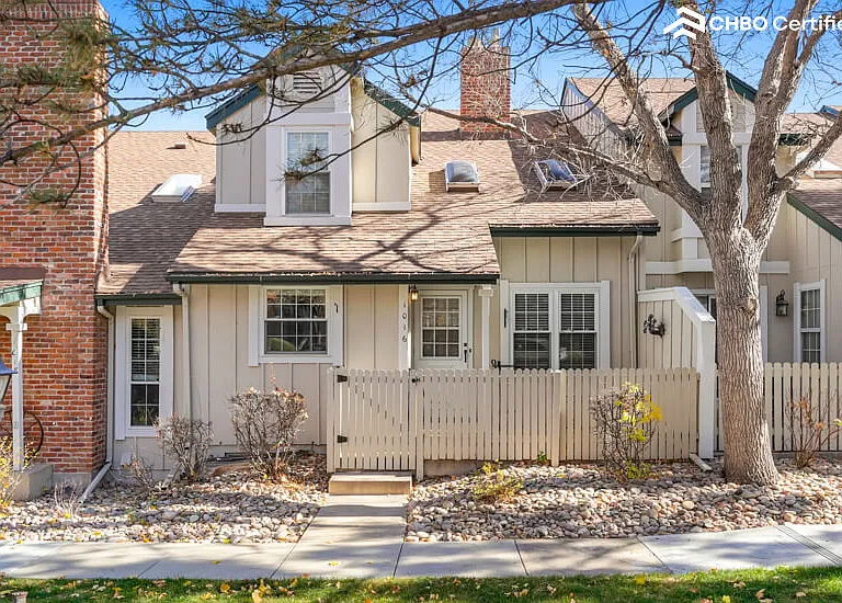 1016 S Fraser Way — Photo 2