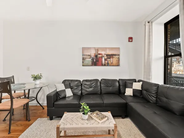 274 6th Street image 2 of 32