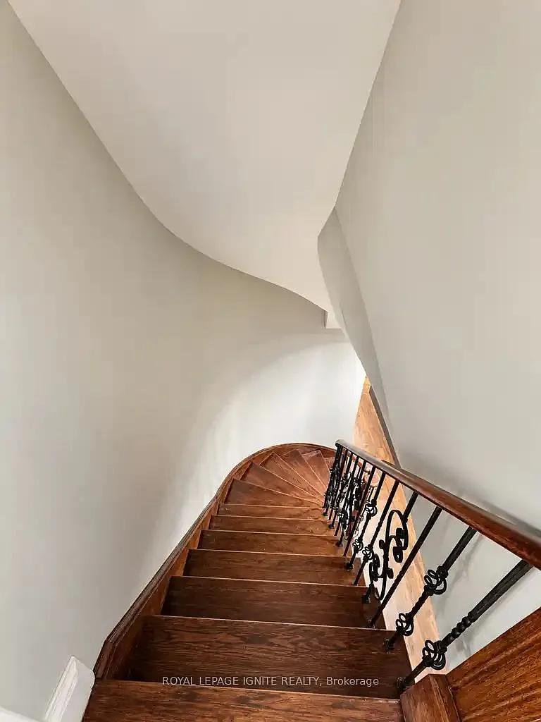3 bed, $2,700 — Photo 2
