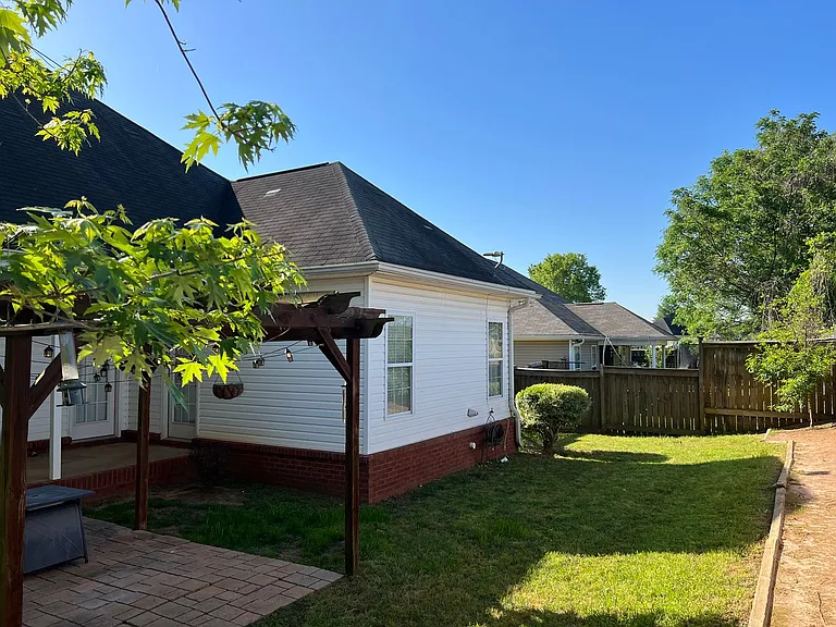 400 Manchester Ln — Photo 29