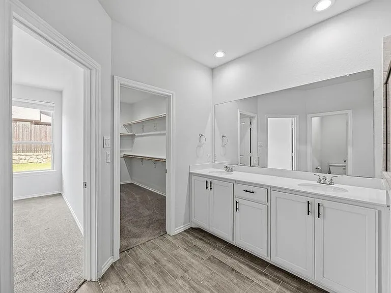 1024 Runnels Ln — Photo 15
