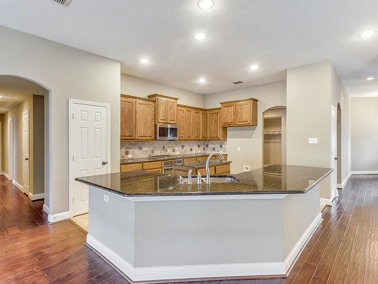 1241 Millers Creek Dr — Photo 2