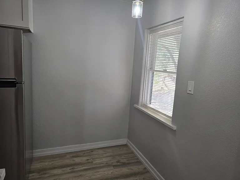529 W Church Ave — Photo 13