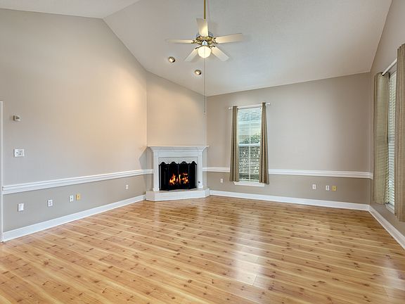 3rd image of 109 Woods Dr