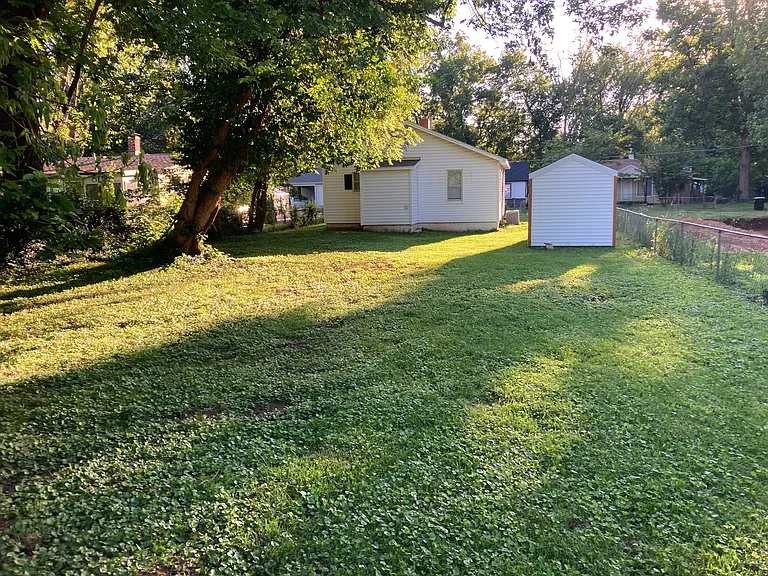 2100 N Park Ave — Photo 17