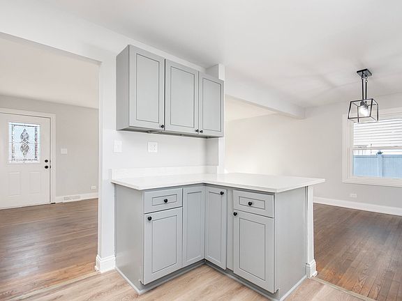 5th image of 28W572 Bolles Ave