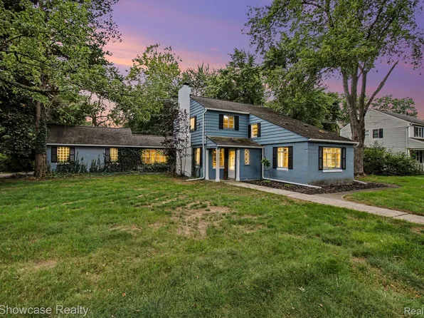7361 Honeysuckle Rd, West Bloomfield, MI 48324