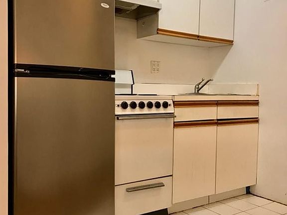 3rd image of 24 5th Ave APT 619