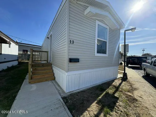 13 Avenue A, Hazlet, NJ 07734