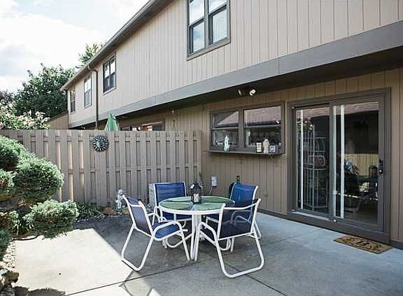 5th image of 35 Knollwood Dr