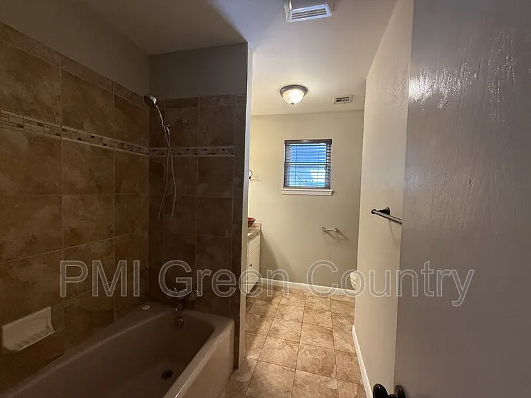 5919 E 45th St — Photo 14