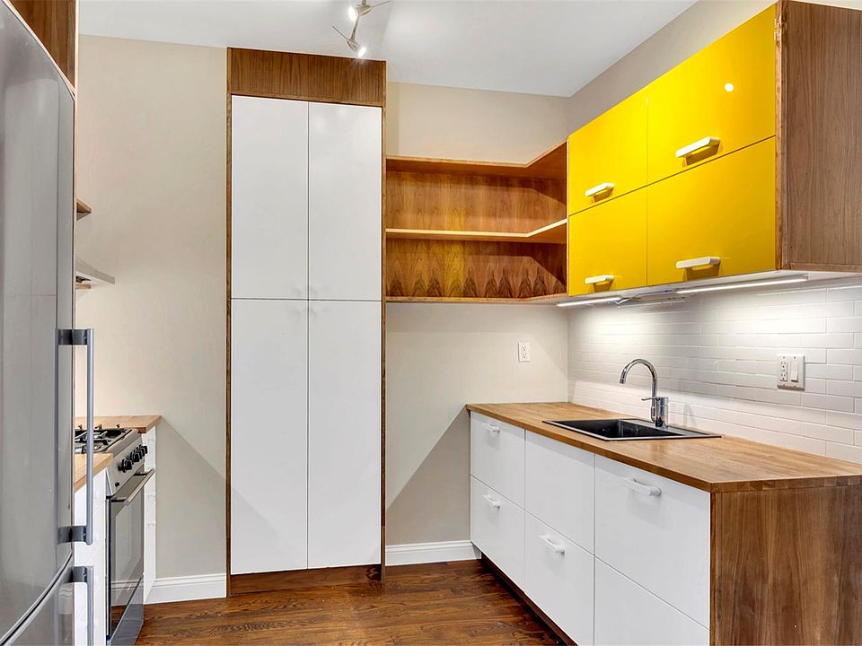 2nd image of 511 Throop Ave APT 3