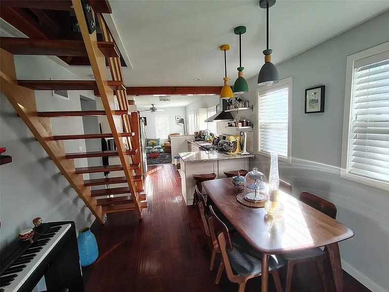 241 N Helen Ave — Photo 17