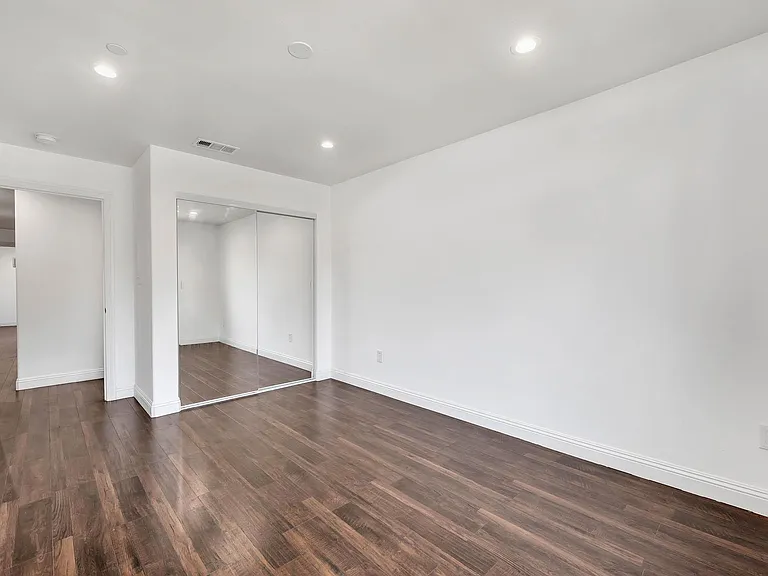 2880 W 14th St — Photo 23