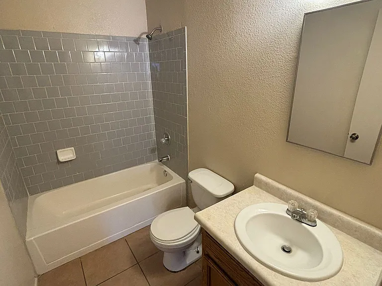 4748 W 17th Pl — Photo 22