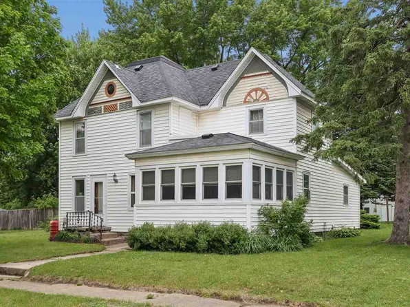 514 Latham St, Walker, IA 52352